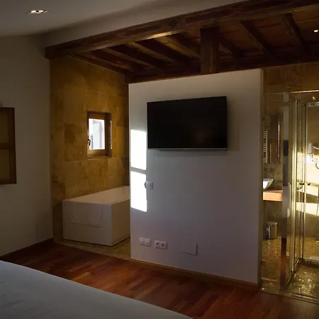 Isabel De Castilla مادريجال دي لاس ألتاس توريس