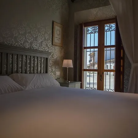 Isabel De Castilla بيت ريفي 4*