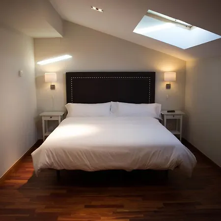 Isabel De Castilla بيت ريفي 4*