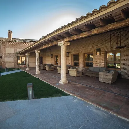 Isabel De Castilla مادريجال دي لاس ألتاس توريس