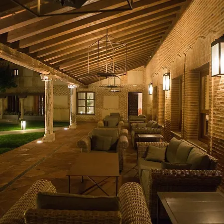 Isabel De Castilla بيت ريفي 4*