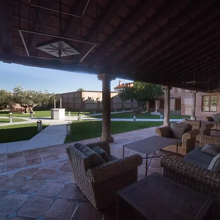 Isabel De Castilla بيت ريفي